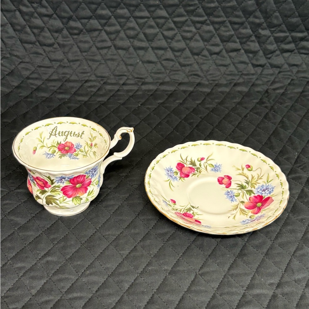 Royal Albert Bone China Flower of the Month August Poppy Teacup & Saucer - Picture 3 of 14